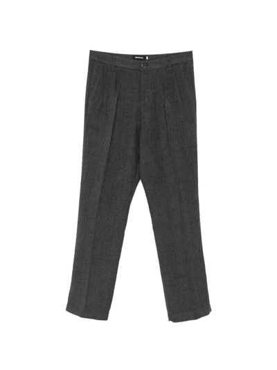 Pleated grey trousers